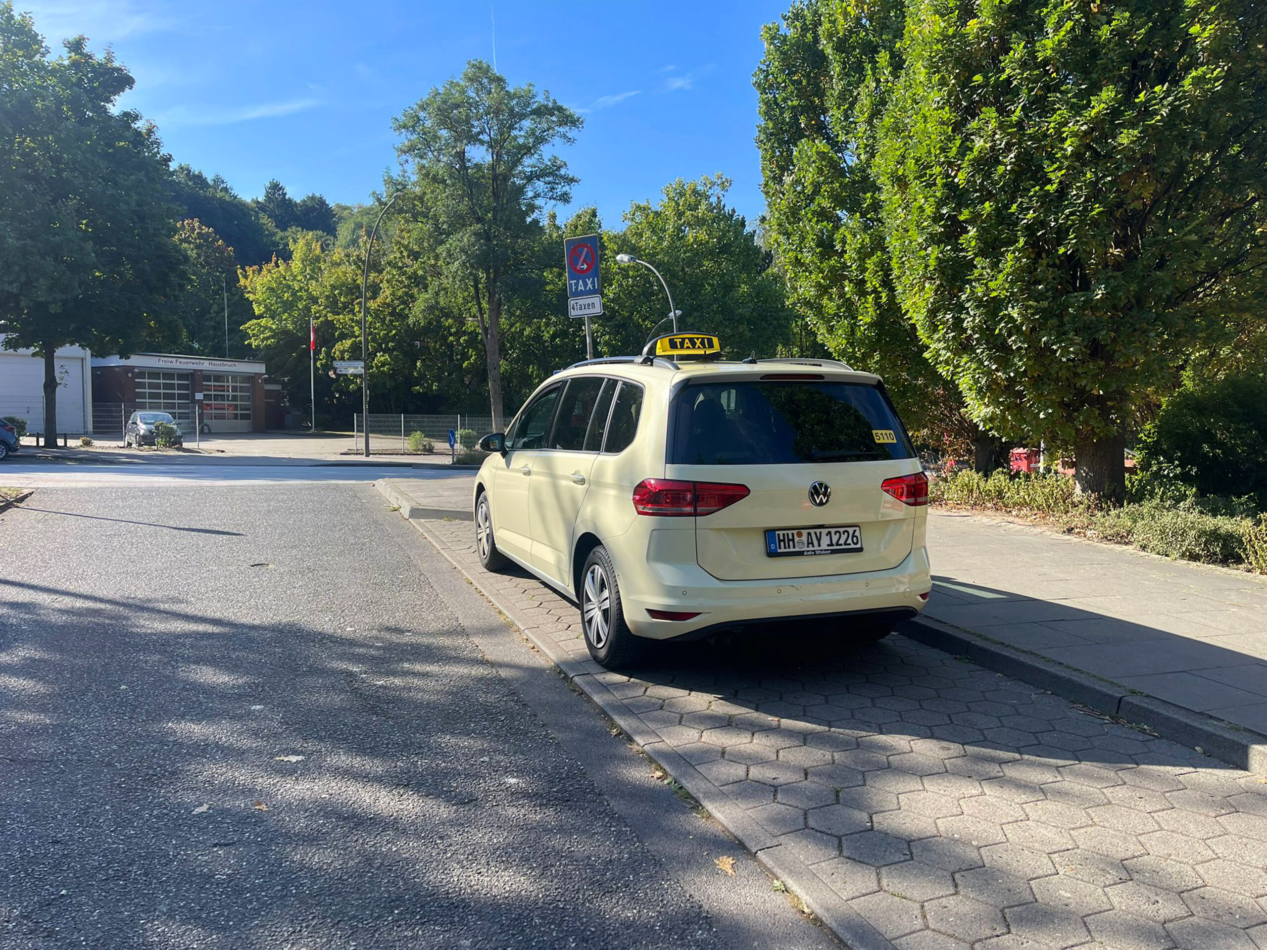 Taxistand-Bahnhof-Neuwiedenthal
